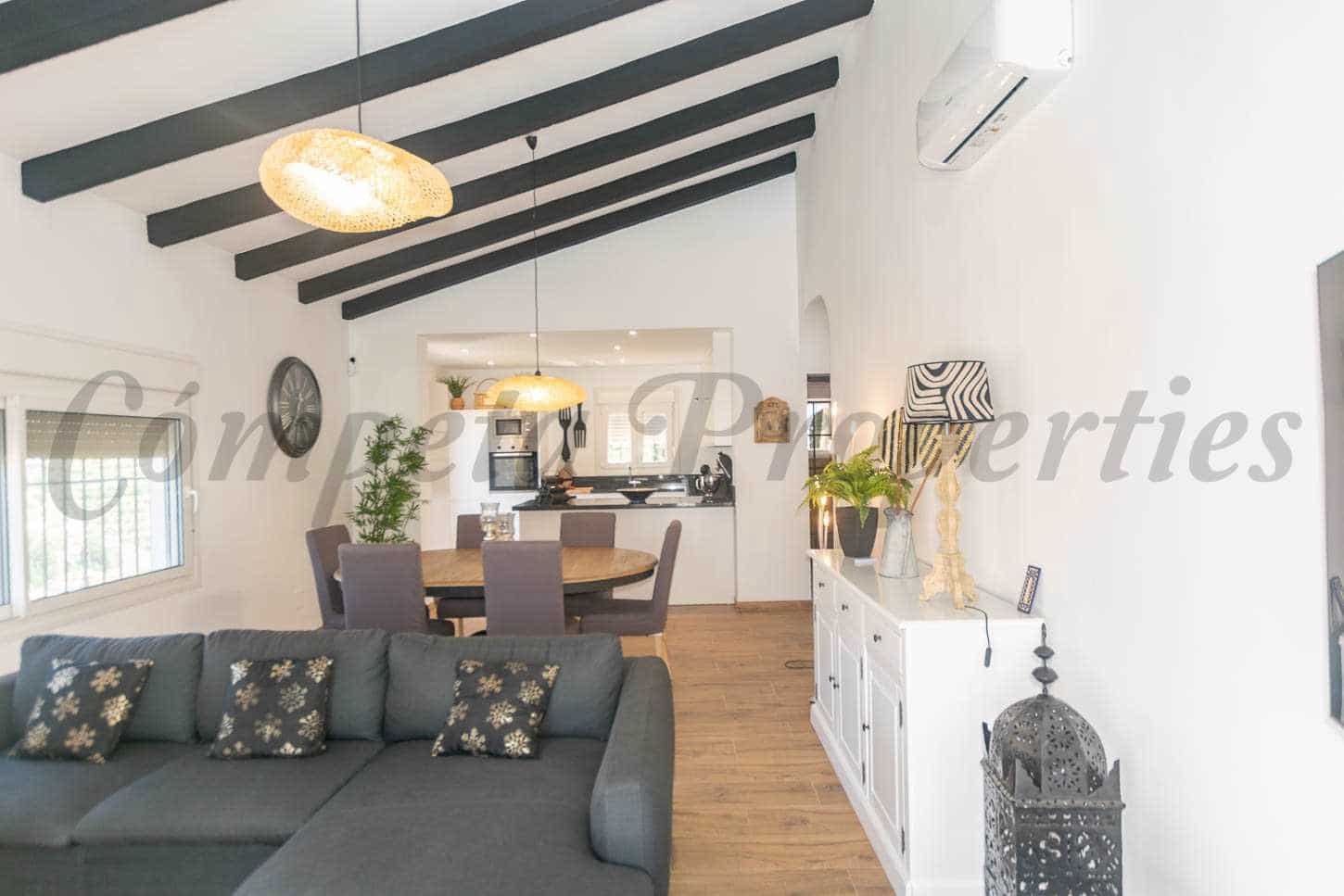 6 sypialnia Finka/Dom wiejski na sprzedaż w Torrox z basenem garażem - 795 000 € (Ref: 8979677)