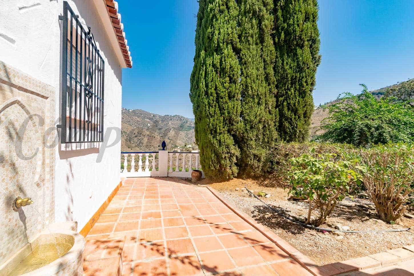 6 sypialnia Finka/Dom wiejski na sprzedaż w Torrox z basenem garażem - 795 000 € (Ref: 8979677)