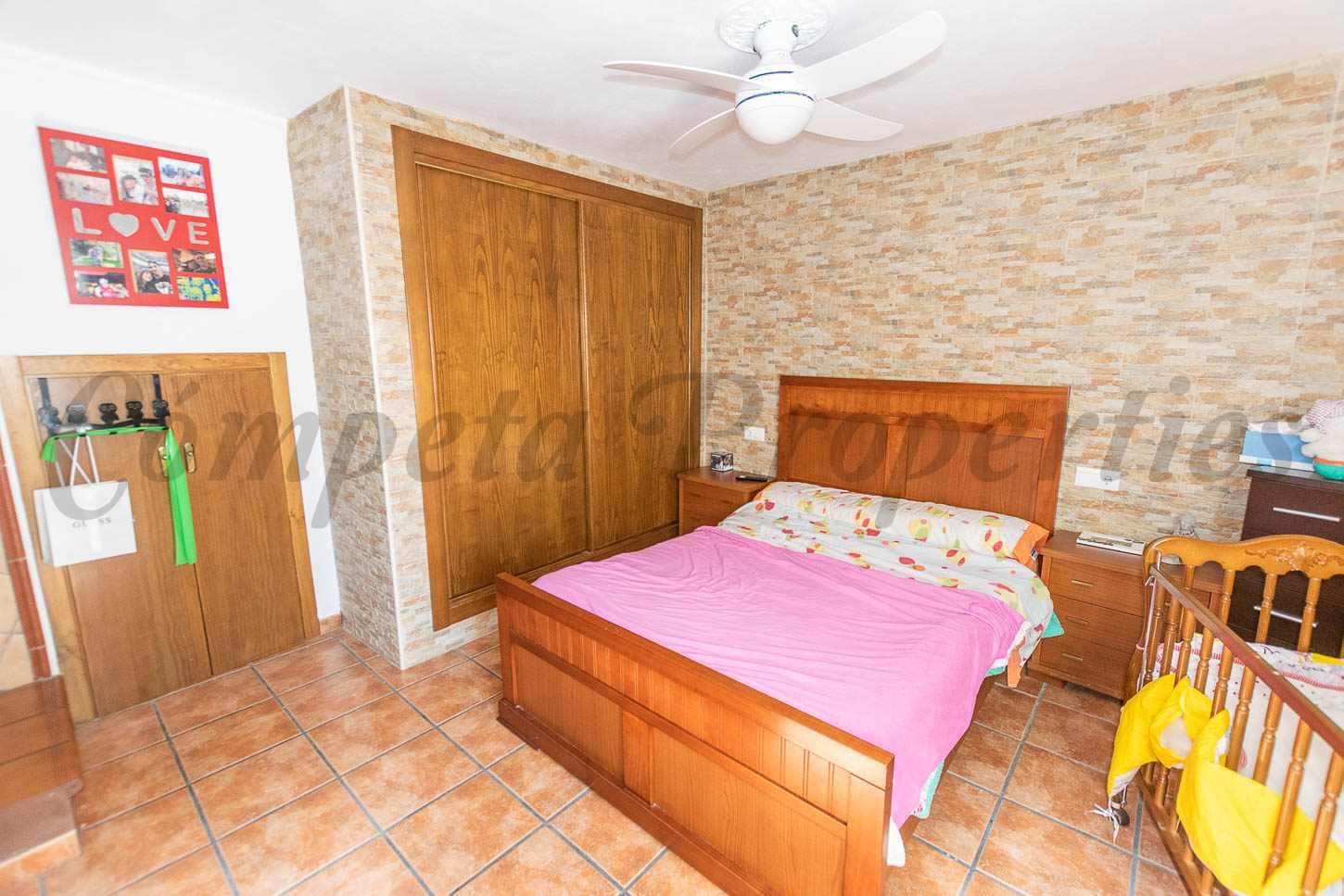2 bedroom Townhouse for sale in Competa with garage - € 149,000 (Ref: 8997647)