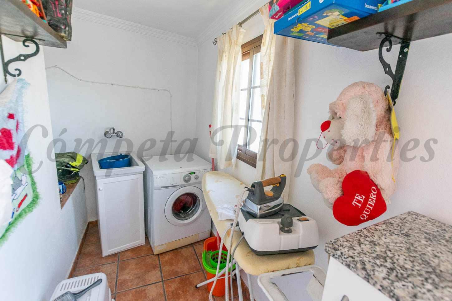 2 bedroom Townhouse for sale in Competa with garage - € 149,000 (Ref: 8997647)