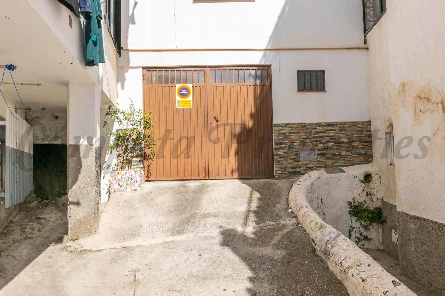 2 bedroom Townhouse for sale in Competa with garage - € 149,000 (Ref: 8997647)