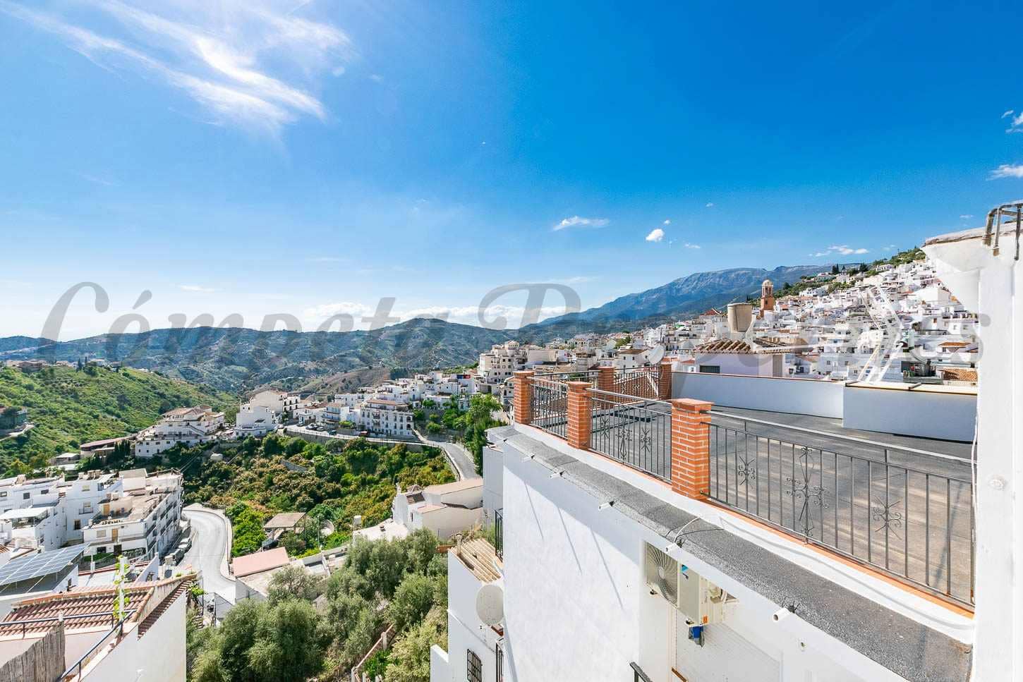 2 bedroom Townhouse for sale in Competa with garage - € 149,000 (Ref: 8997647)