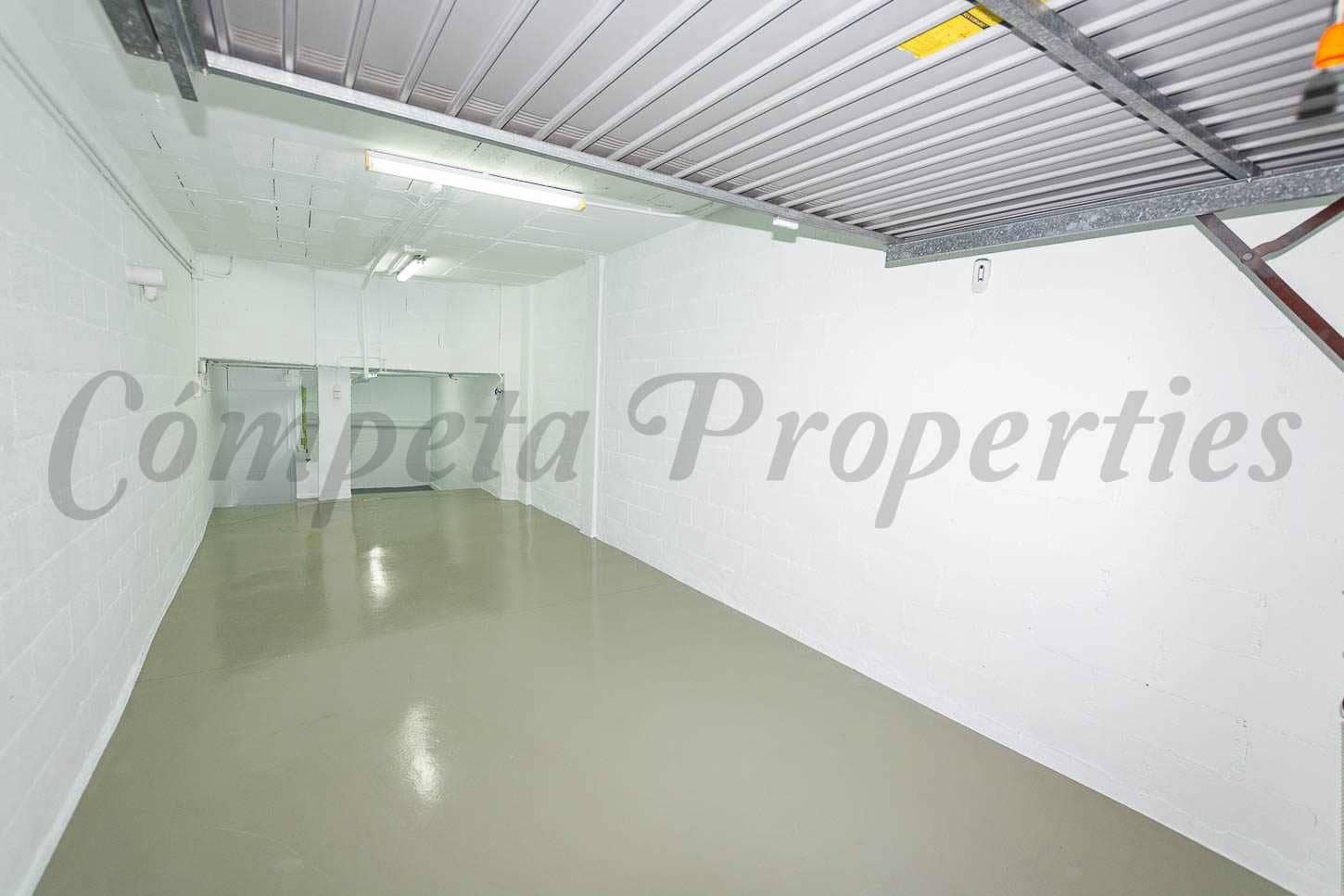 Garage til salg i Nerja - € 72.000 (Ref: 9004159)