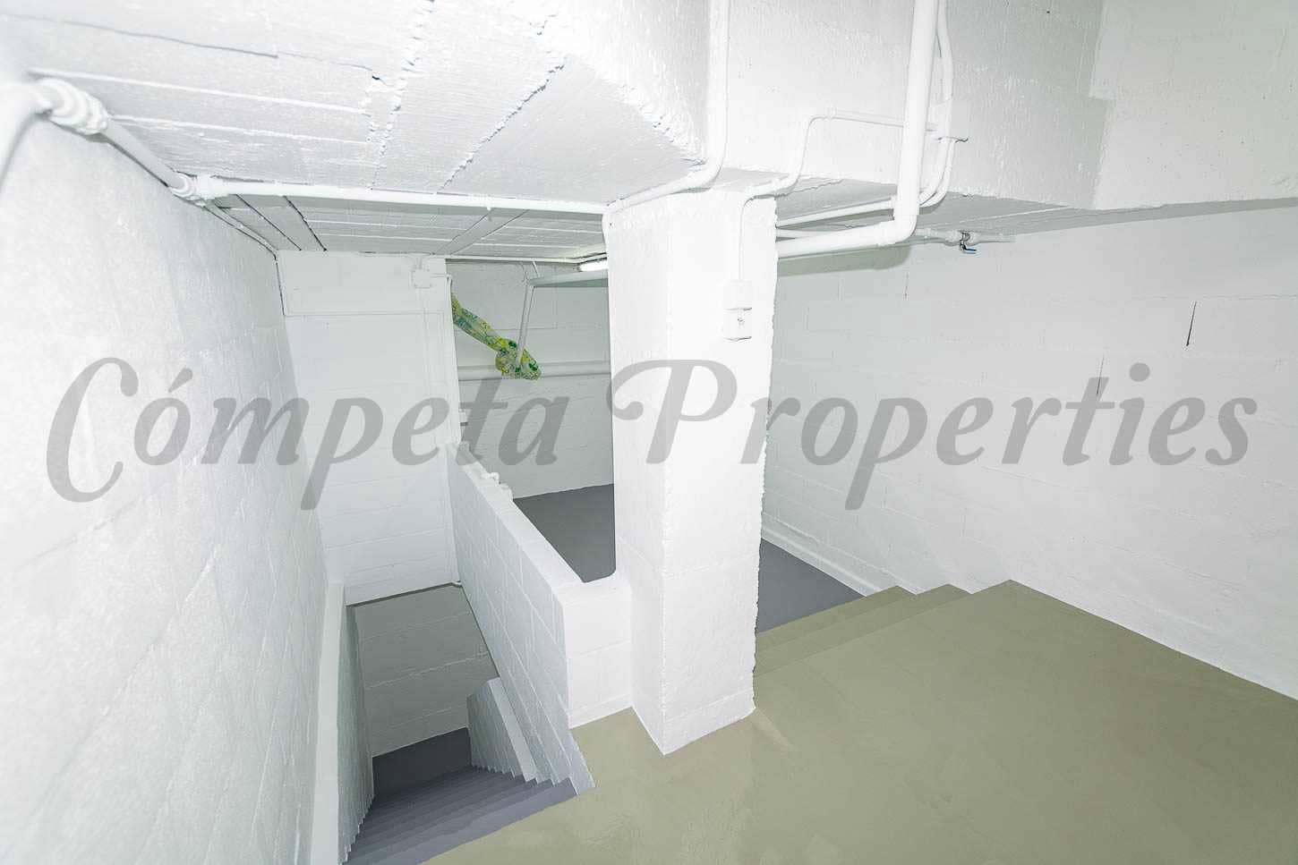 Garage til salg i Nerja - € 72.000 (Ref: 9004159)