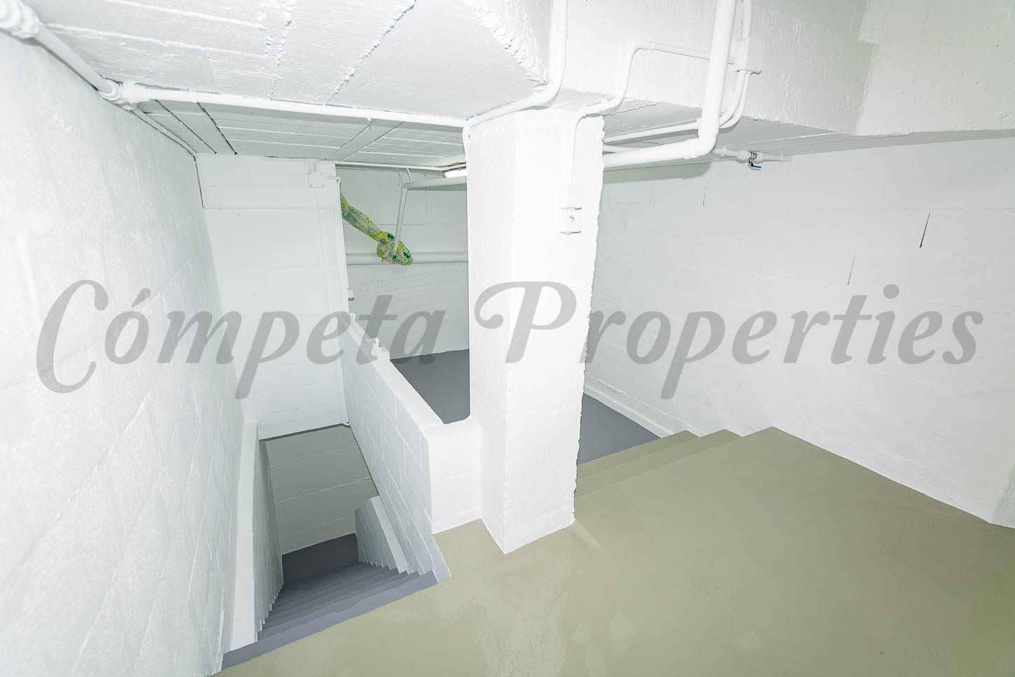 Garage til salg i Nerja - € 72.000 (Ref: 9004159)