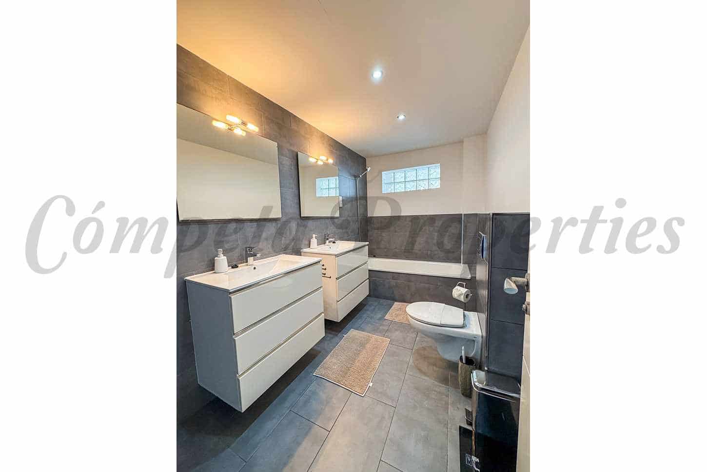 3 soveværelse Lejlighed til salg i Torrox-Costa med swimmingpool - € 699.000 (Ref: 9027742)