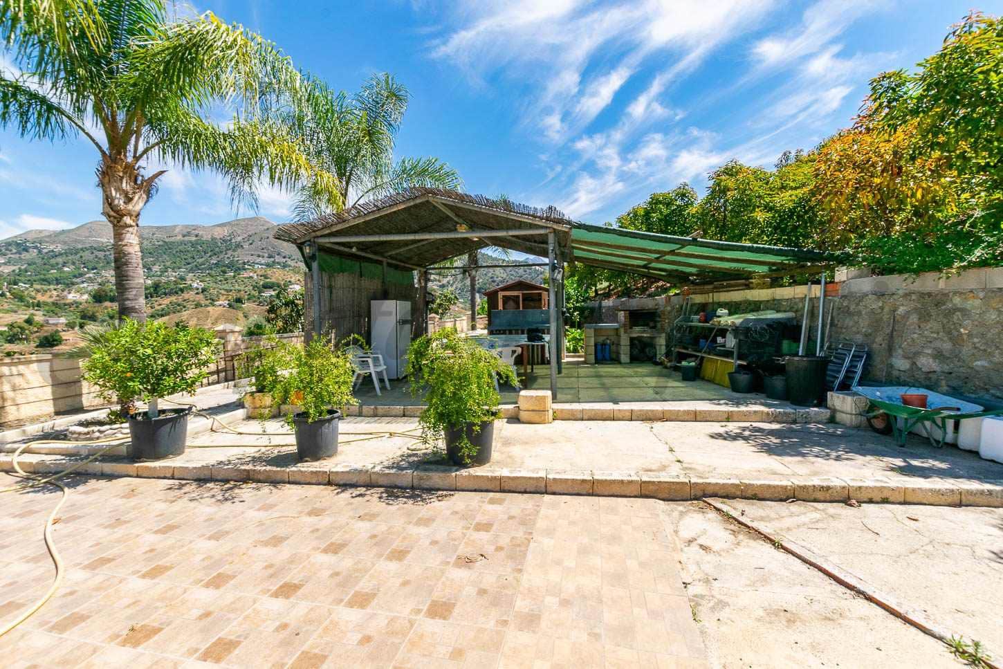 Finca/Landhuis te koop in Competa met zwembad - € 130.000 (Ref: 9033267)