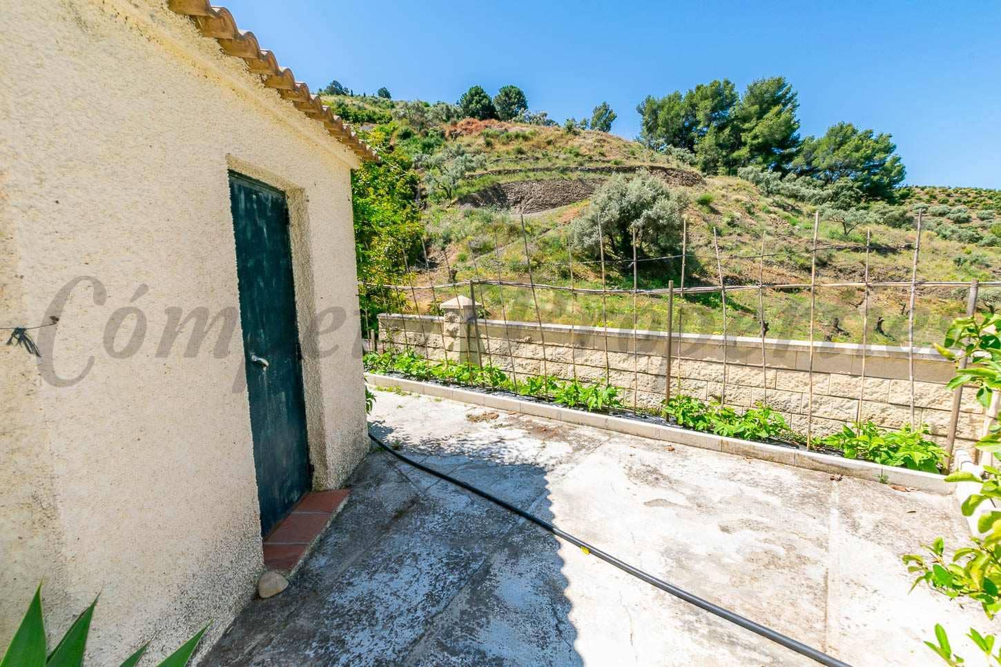 Finca/Landhuis te koop in Competa met zwembad - € 130.000 (Ref: 9033267)