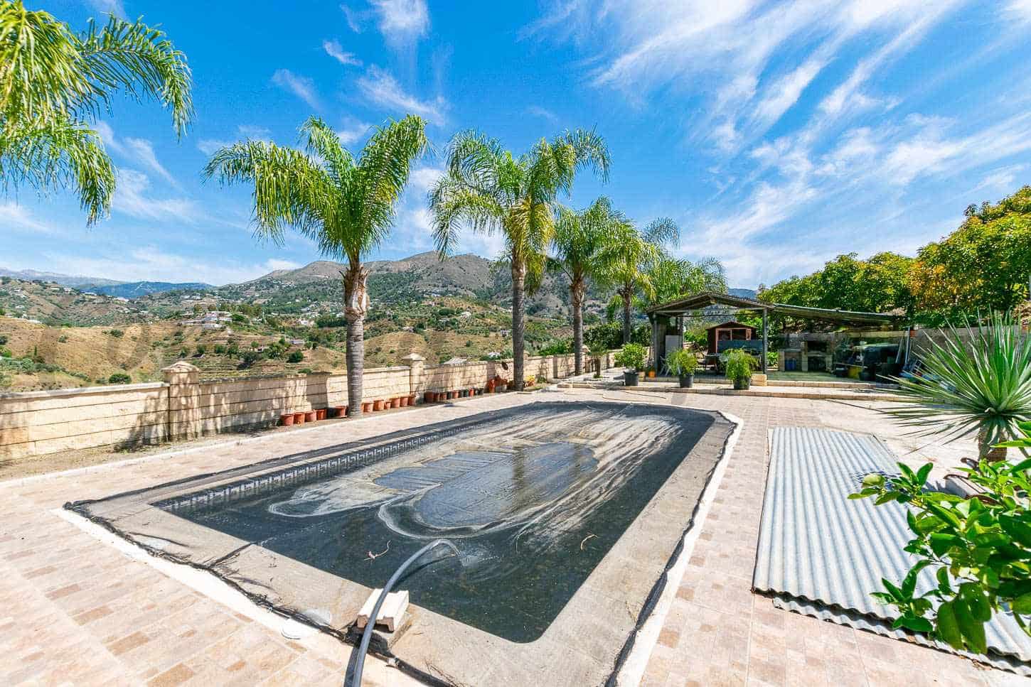 Finca/Landhuis te koop in Competa met zwembad - € 130.000 (Ref: 9033267)