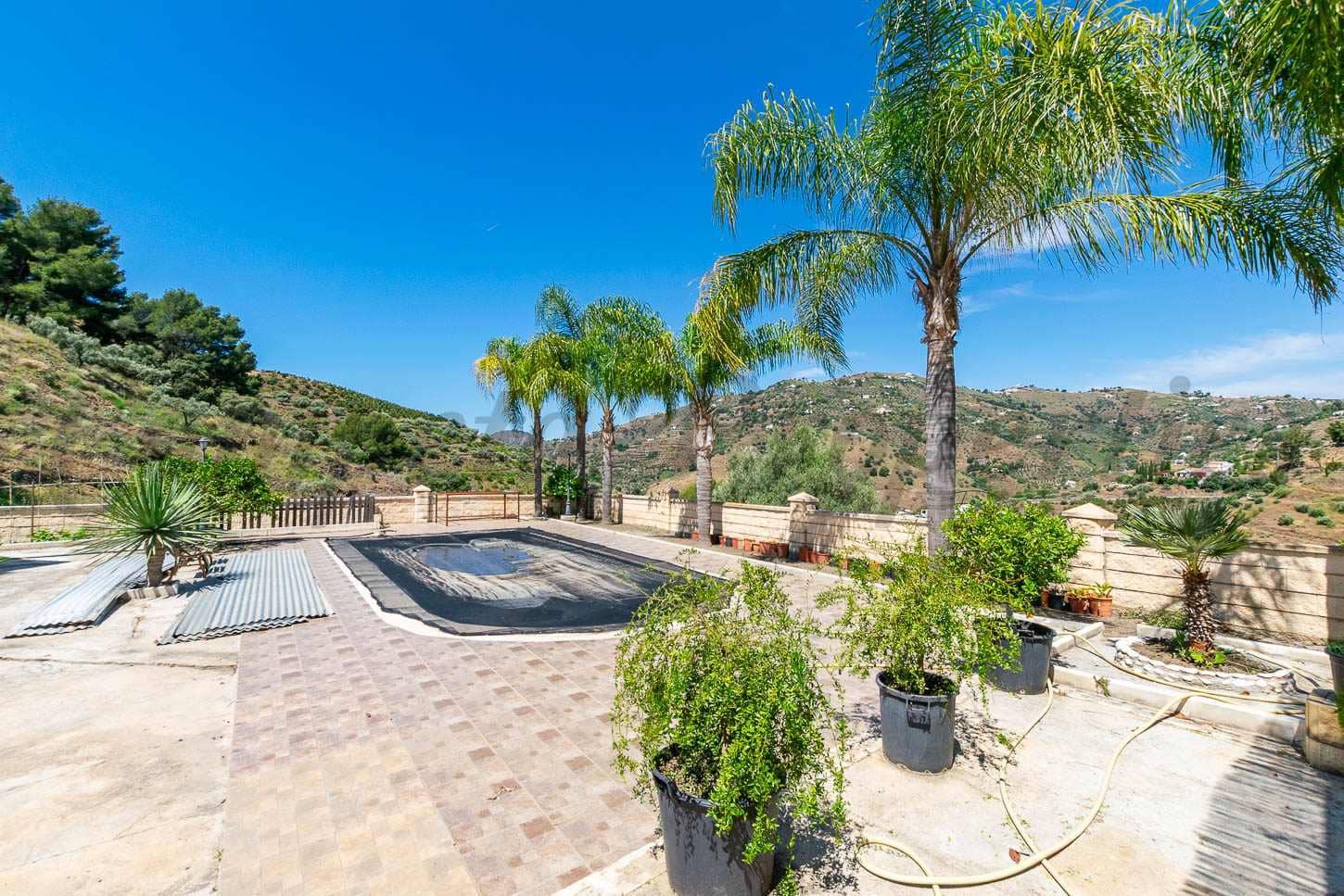 Finca/Landhuis te koop in Competa met zwembad - € 130.000 (Ref: 9033267)