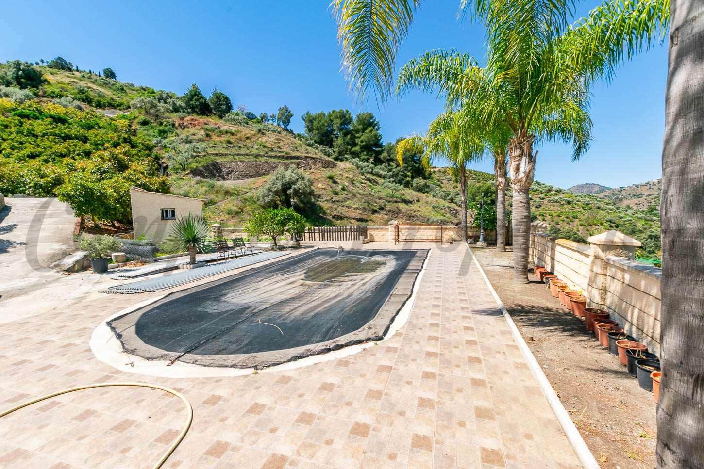 Finca/Landhuis te koop in Competa met zwembad - € 130.000 (Ref: 9033267)