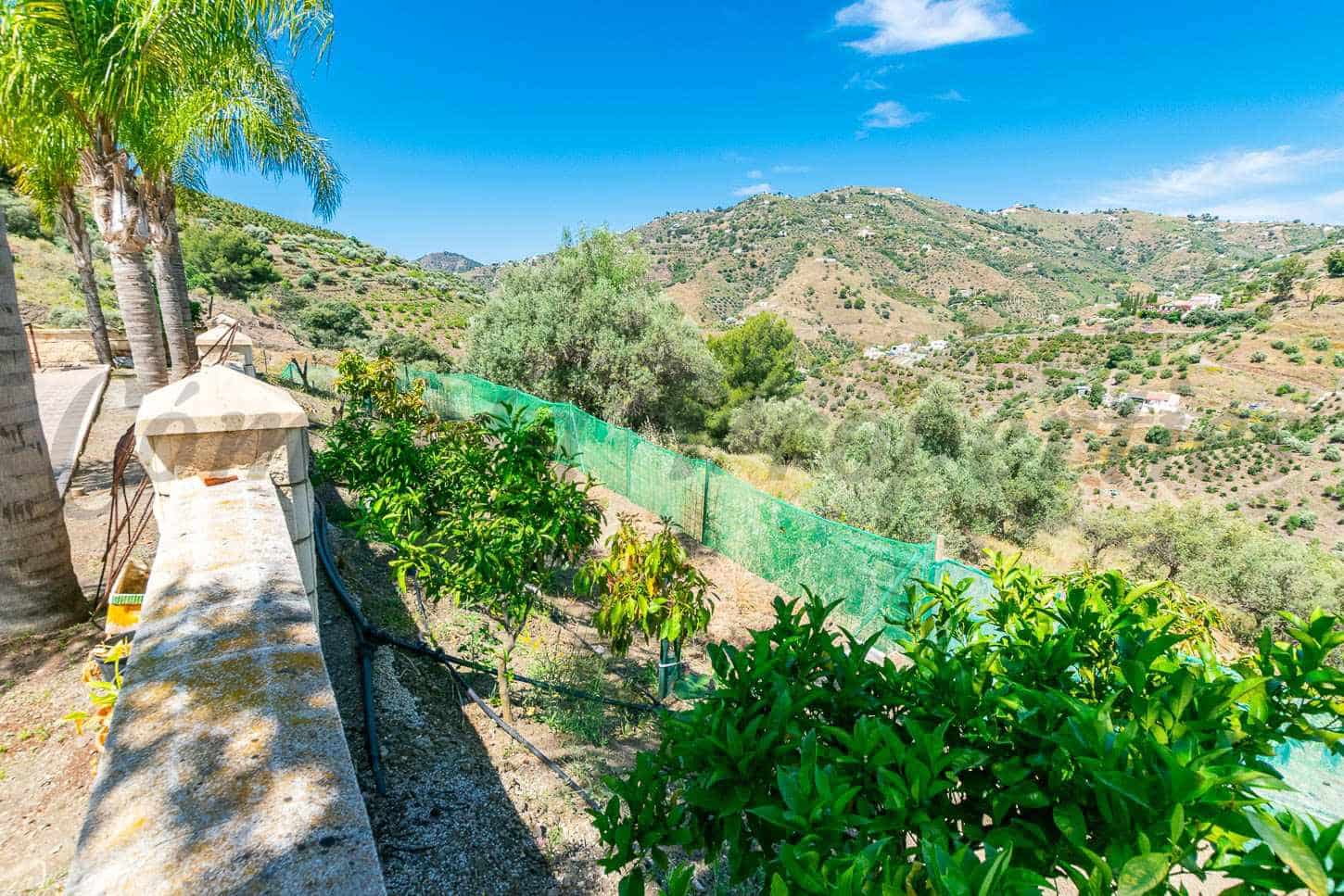 Finca/Landhuis te koop in Competa met zwembad - € 130.000 (Ref: 9033267)