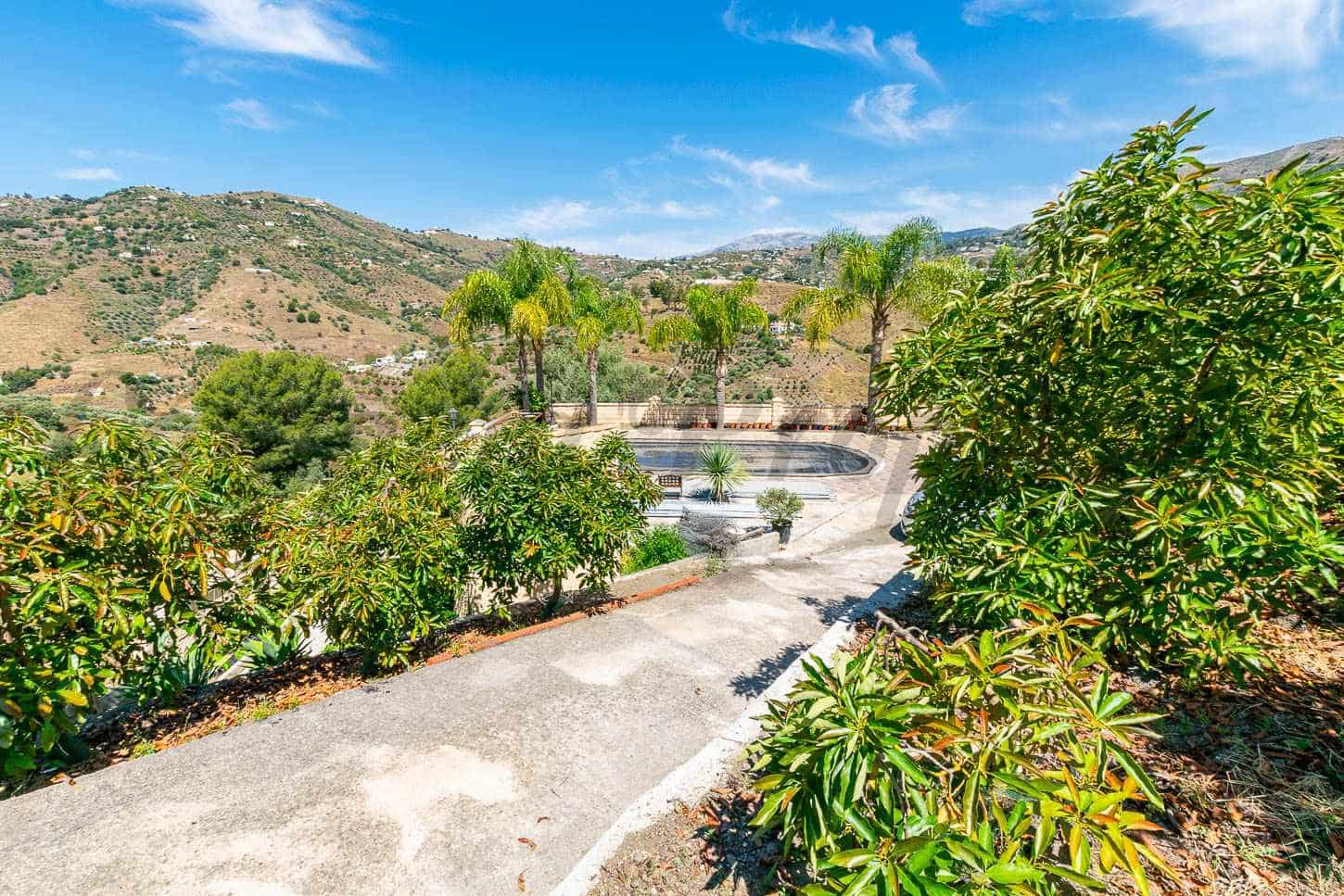 Finca/Landhuis te koop in Competa met zwembad - € 130.000 (Ref: 9033267)