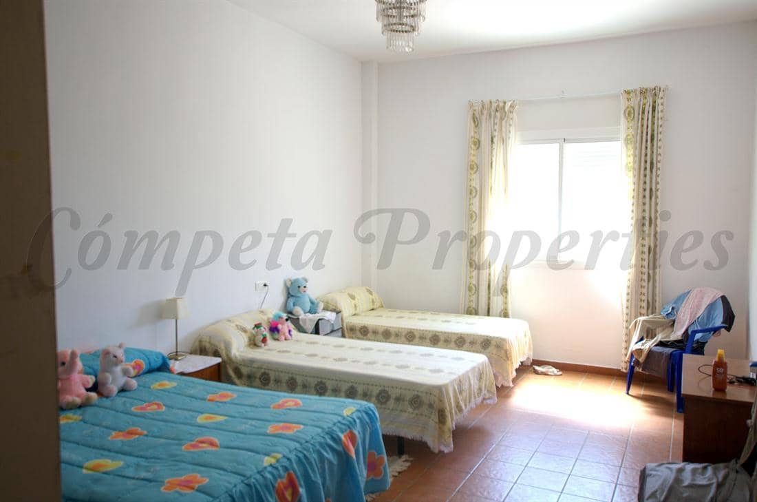 5 slaapkamer Villa te koop in Sedella met garage - € 420.000 (Ref: 9058361)