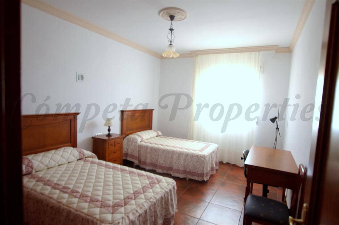 5 slaapkamer Villa te koop in Sedella met garage - € 420.000 (Ref: 9058361)