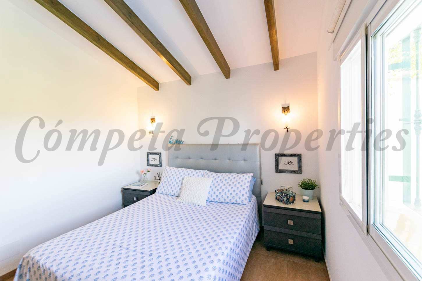 4 soveværelse Villa til salg i Arenas med swimmingpool - € 398.000 (Ref: 9072881)