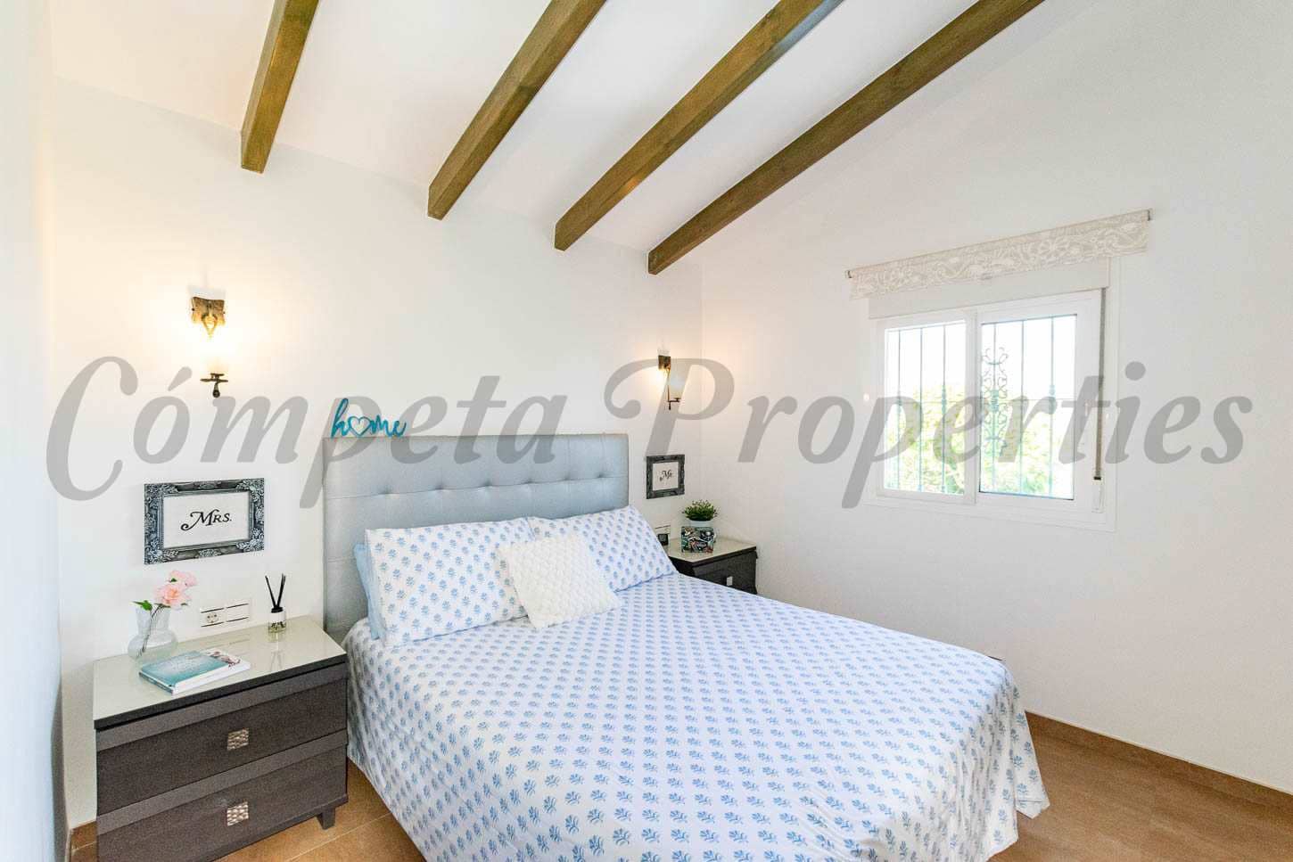 4 soveværelse Villa til salg i Arenas med swimmingpool - € 398.000 (Ref: 9072881)