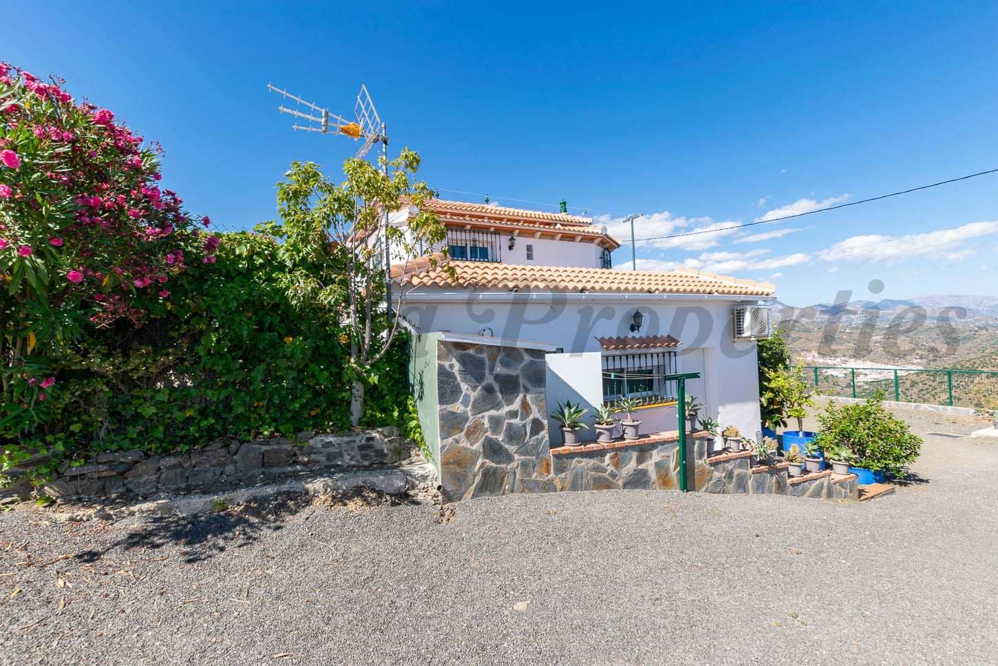 4 soveværelse Villa til salg i Arenas med swimmingpool - € 398.000 (Ref: 9072881)