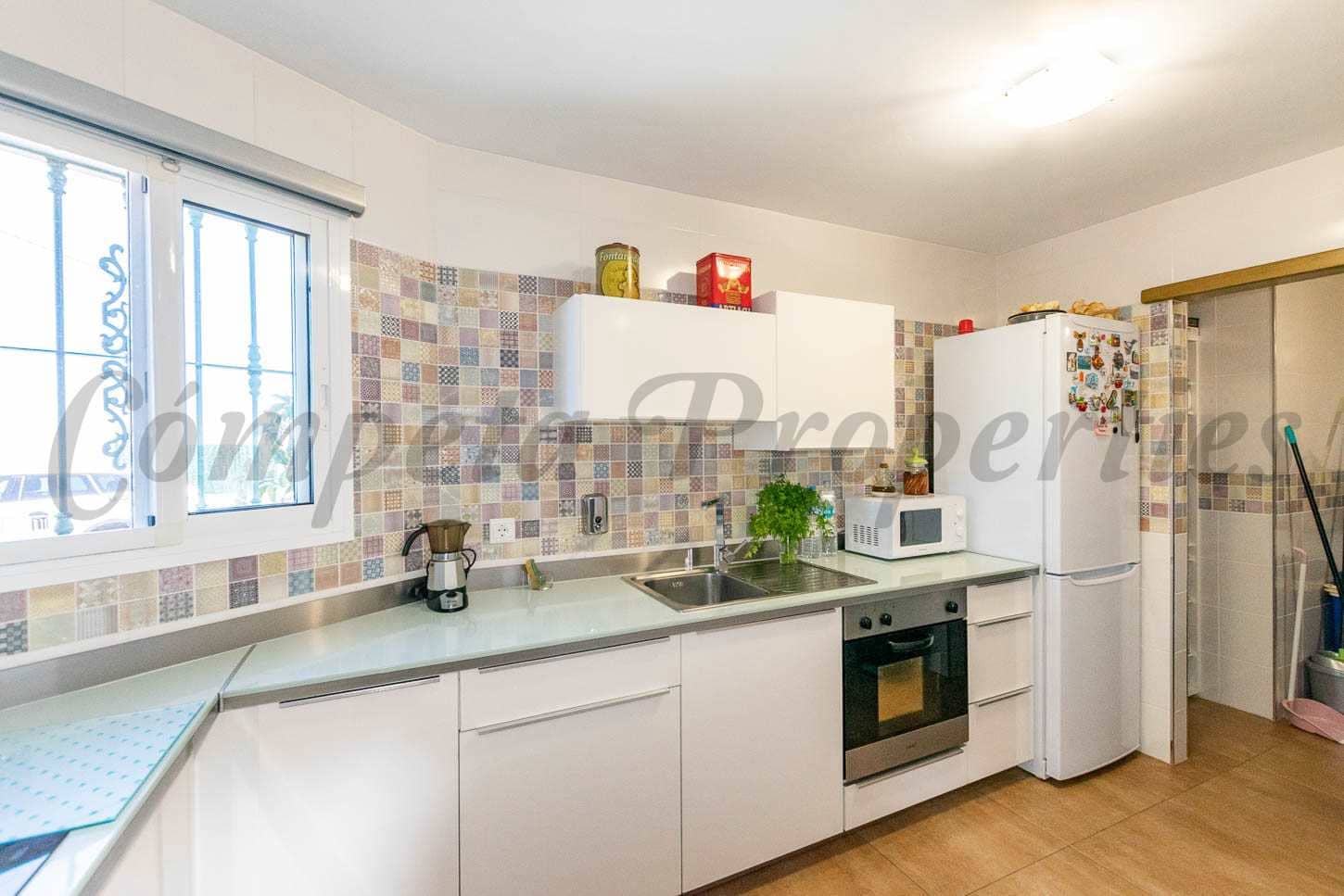 4 soveværelse Villa til salg i Arenas med swimmingpool - € 398.000 (Ref: 9072881)