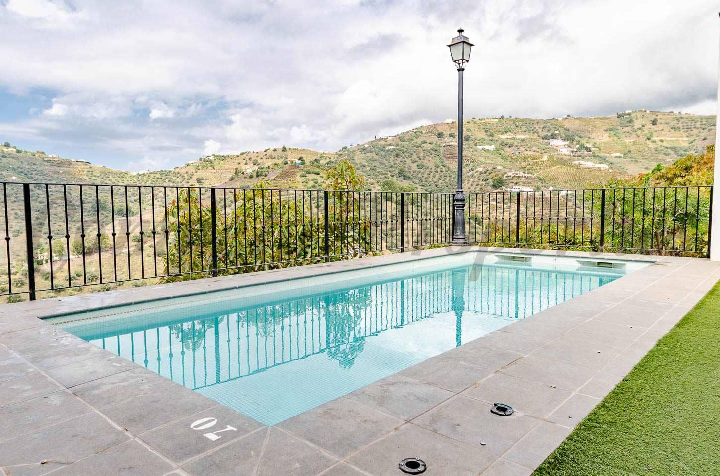 2 makuuhuone Maalaistalo myytävänä paikassa Torrox mukana uima-altaan 
autotalli - 360 000 € (Ref: 9074389)