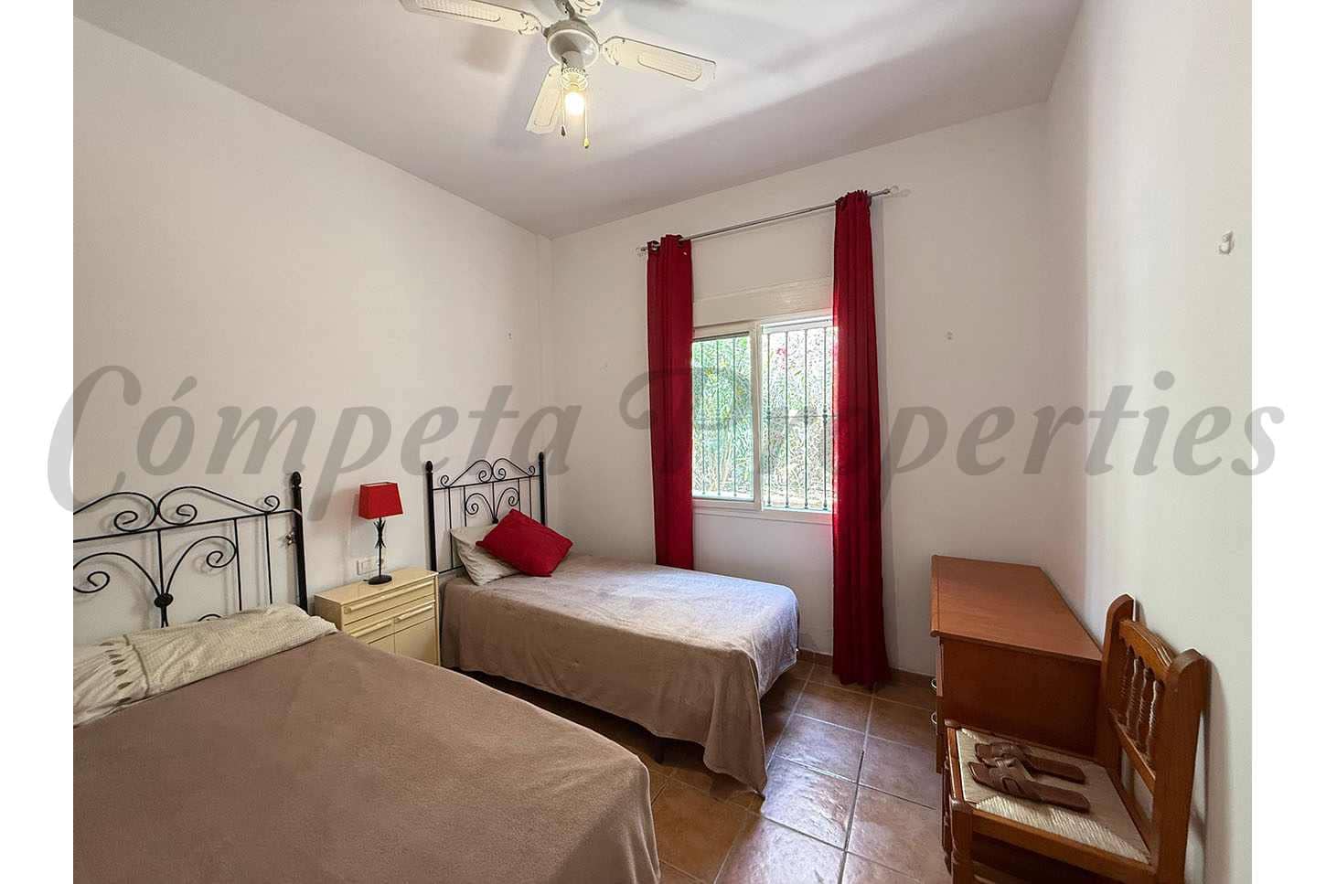 4 bedroom Villa for sale in Competa - € 329,900 (Ref: 9079677)