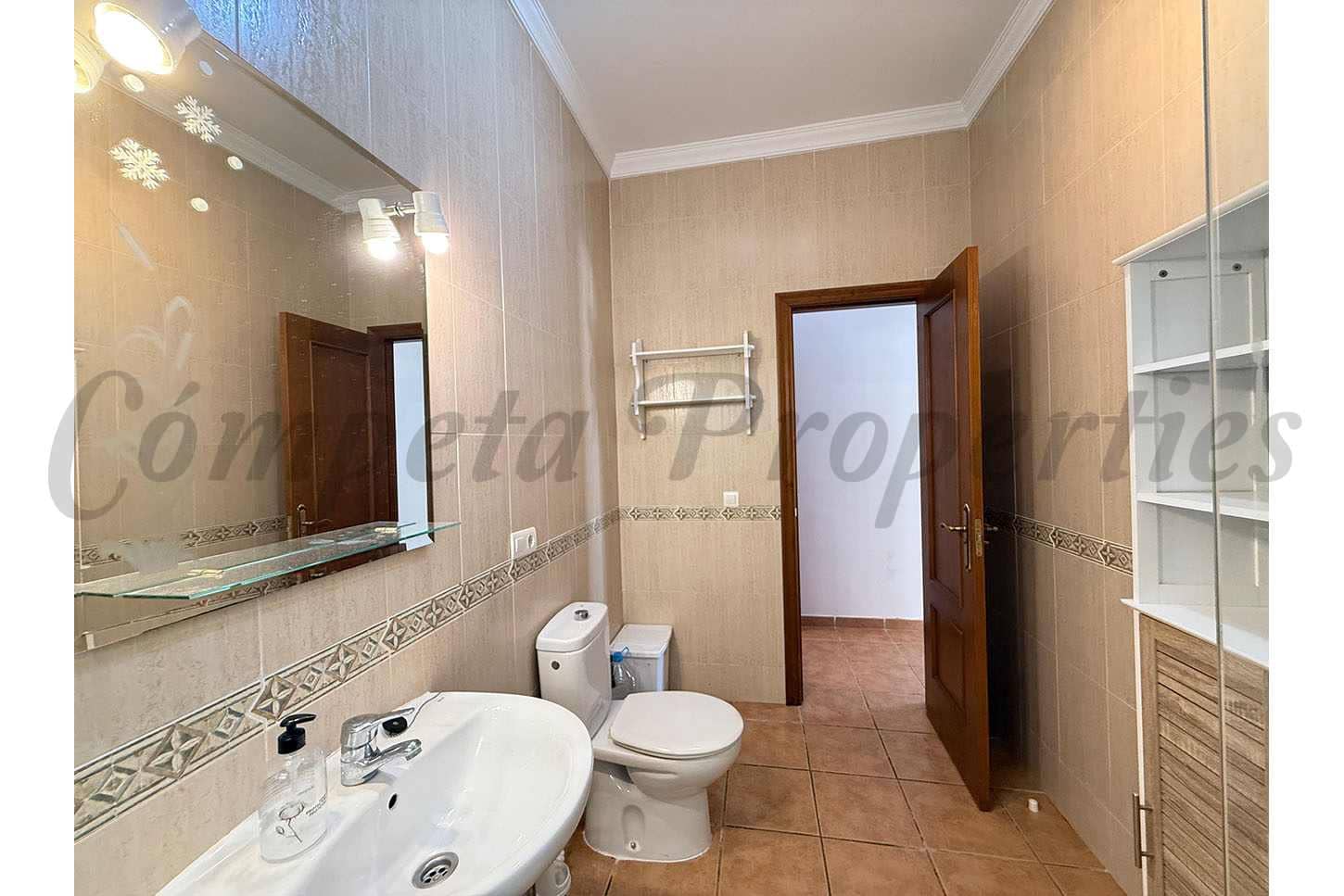 4 bedroom Villa for sale in Competa - € 329,900 (Ref: 9079677)