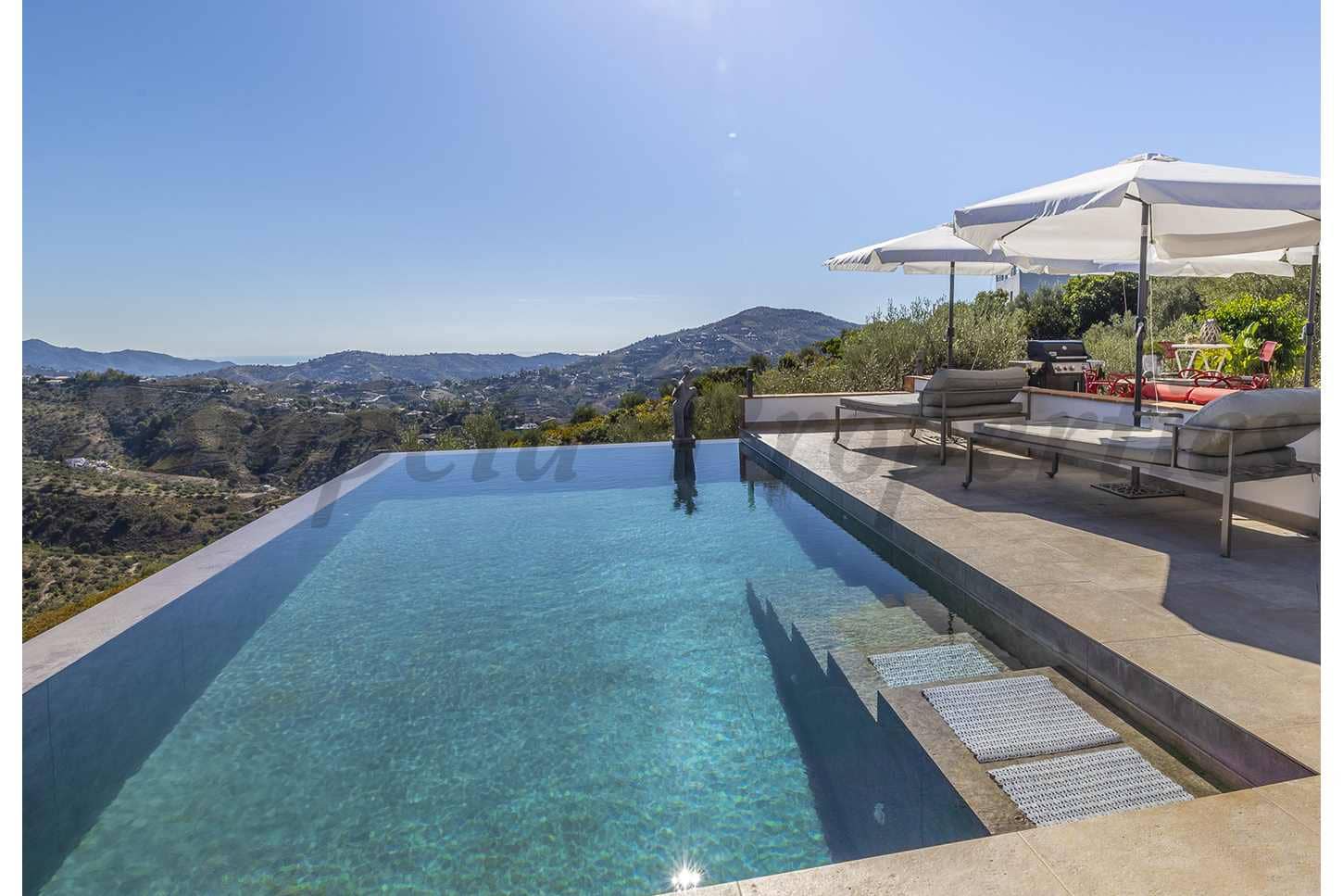 4 Zimmer Villa zu verkaufen in Competa mit Pool - 995.000 € (Ref: 9095565)