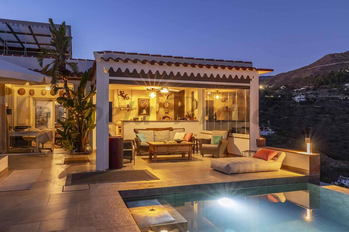 4 Zimmer Villa zu verkaufen in Competa mit Pool - 995.000 € (Ref: 9095565)