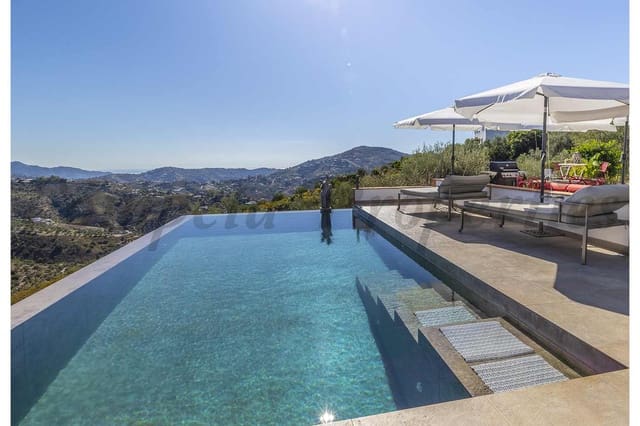 Chalet de 4 habitaciones en Cómpeta en venta con piscina - 995.000 € (Ref: 9095565)