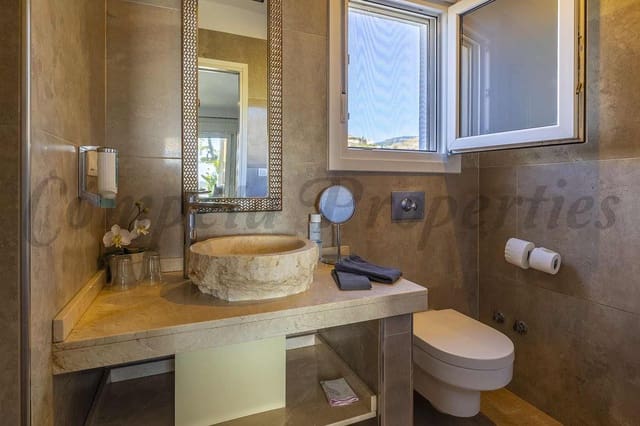 Chalet de 4 habitaciones en Cómpeta en venta con piscina - 995.000 € (Ref: 9095565)