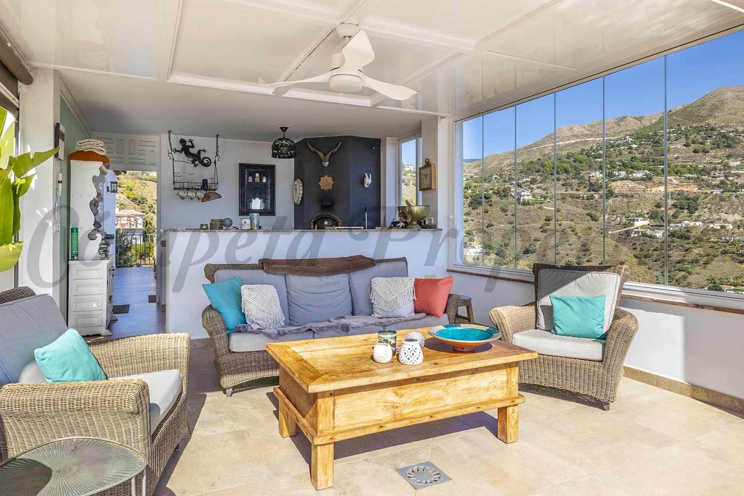 4 Zimmer Villa zu verkaufen in Competa mit Pool - 995.000 € (Ref: 9095565)