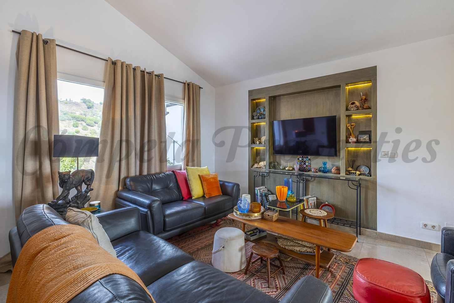 4 Zimmer Villa zu verkaufen in Competa mit Pool - 995.000 € (Ref: 9095565)