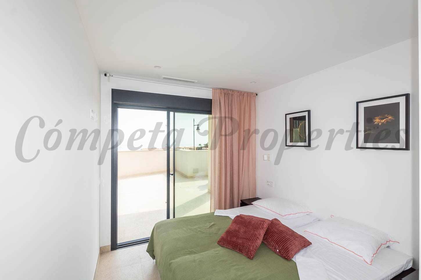 3 soveværelse Villa til salg i Torrox-Costa med swimmingpool garage - € 595.000 (Ref: 9103156)