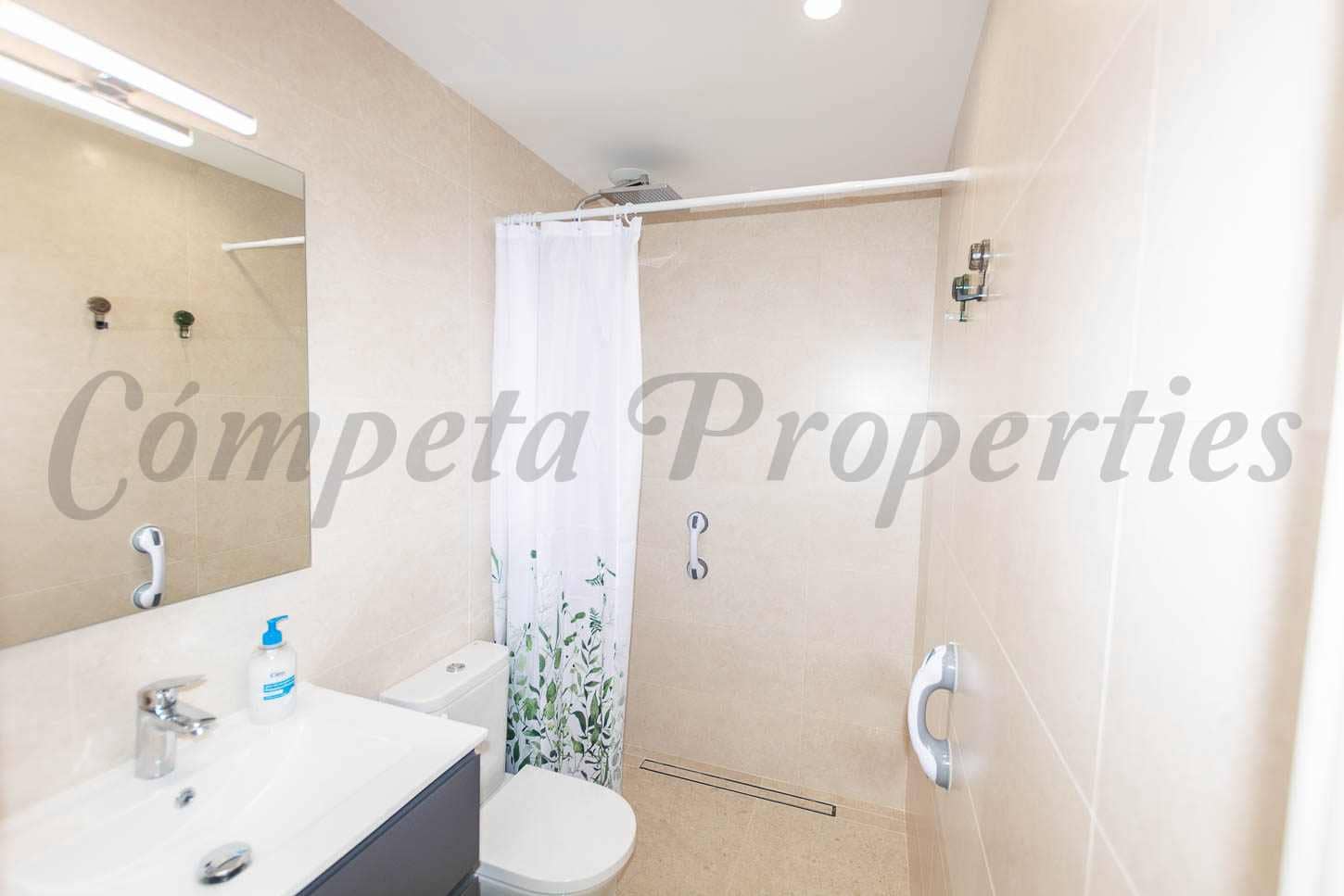 3 soveværelse Villa til salg i Torrox-Costa med swimmingpool garage - € 595.000 (Ref: 9103156)