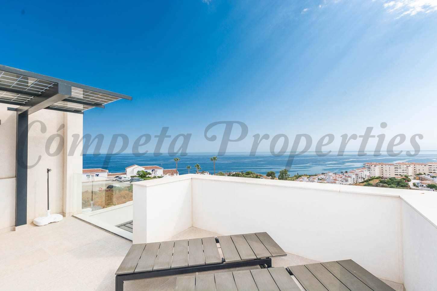 3 soveværelse Villa til salg i Torrox-Costa med swimmingpool garage - € 595.000 (Ref: 9103156)