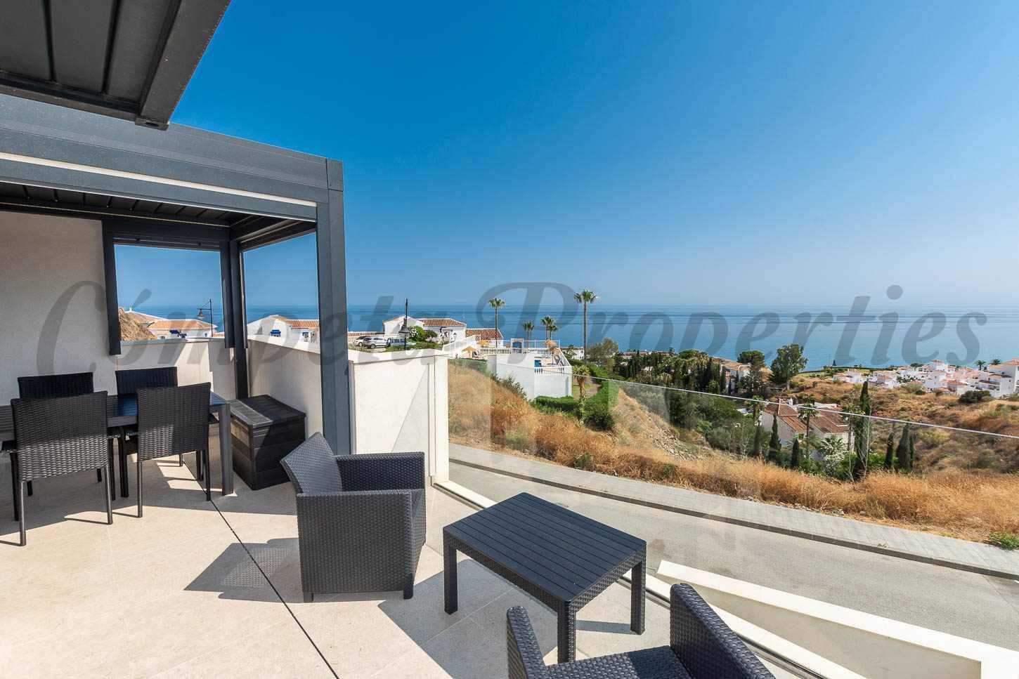 3 soveværelse Villa til salg i Torrox-Costa med swimmingpool garage - € 595.000 (Ref: 9103156)