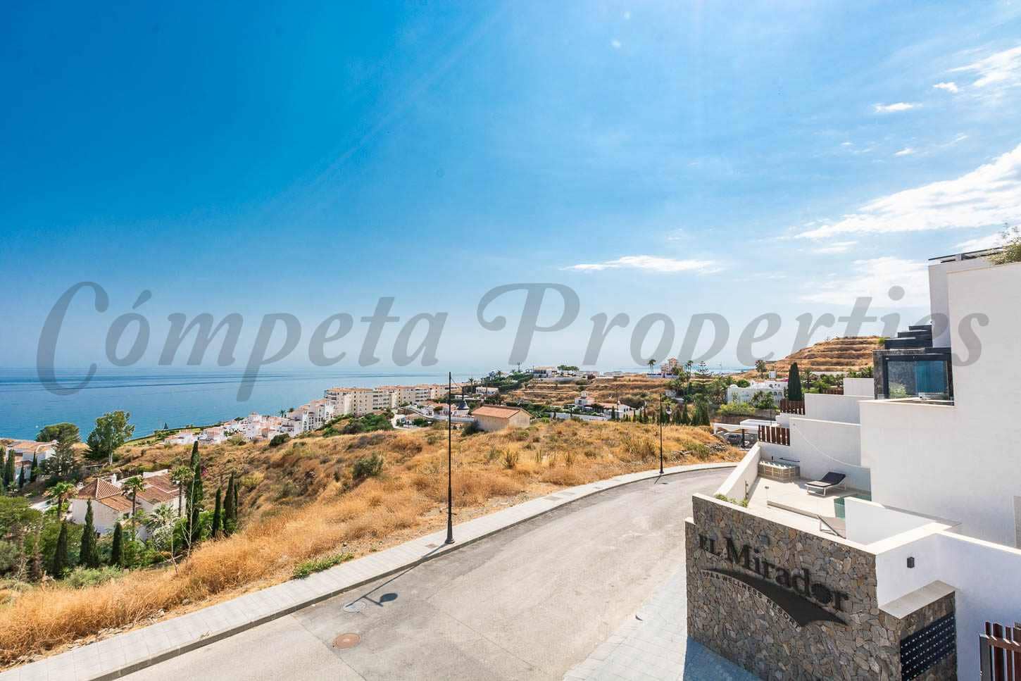 3 soveværelse Villa til salg i Torrox-Costa med swimmingpool garage - € 595.000 (Ref: 9103156)