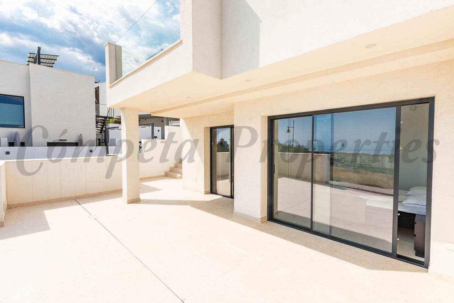 3 soveværelse Villa til salg i Torrox-Costa med swimmingpool garage - € 595.000 (Ref: 9103156)