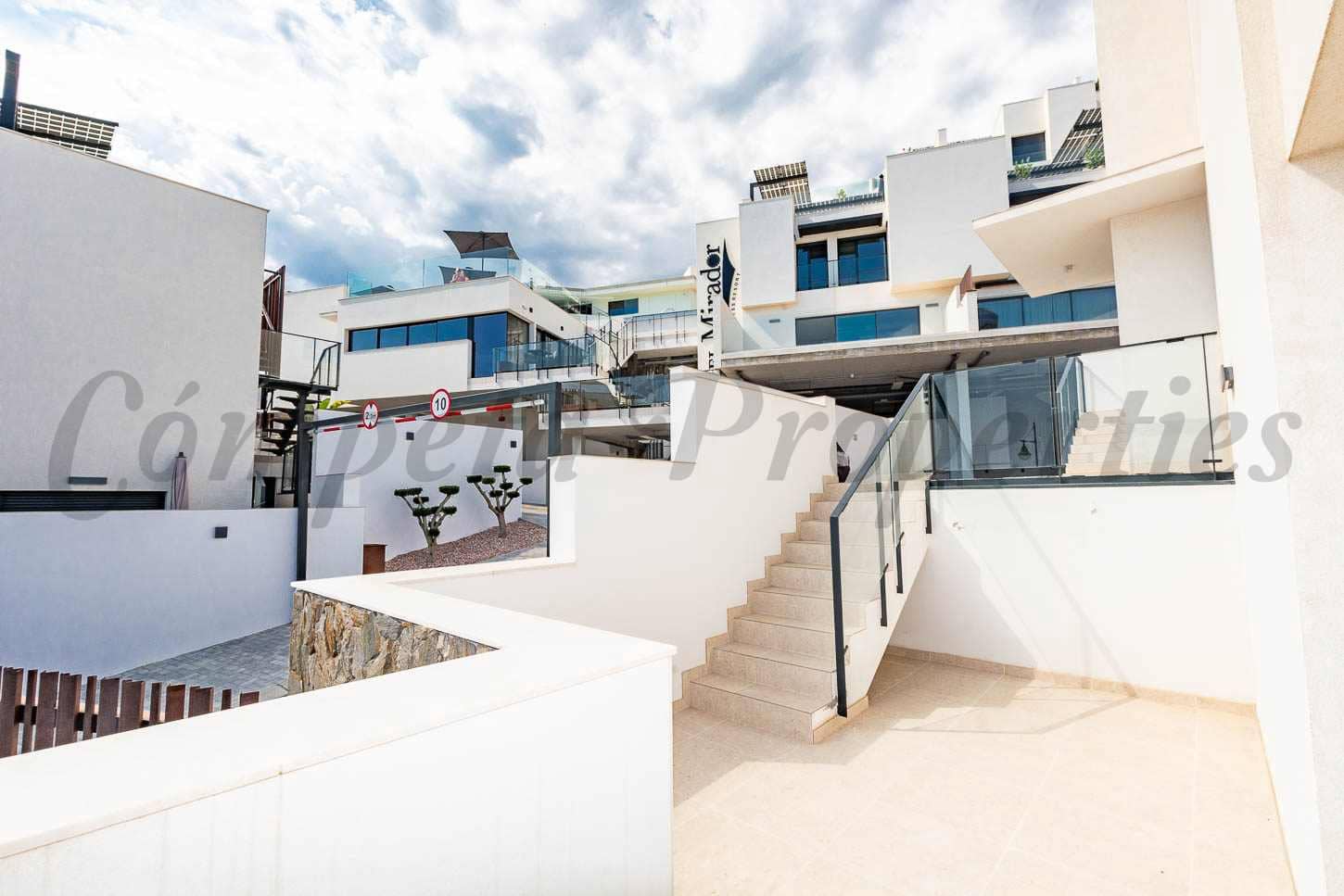 3 soveværelse Villa til salg i Torrox-Costa med swimmingpool garage - € 595.000 (Ref: 9103156)