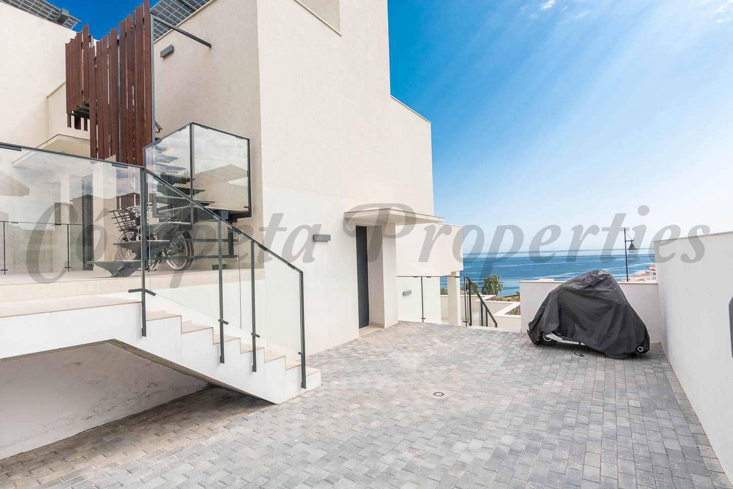 3 soveværelse Villa til salg i Torrox-Costa med swimmingpool garage - € 595.000 (Ref: 9103156)