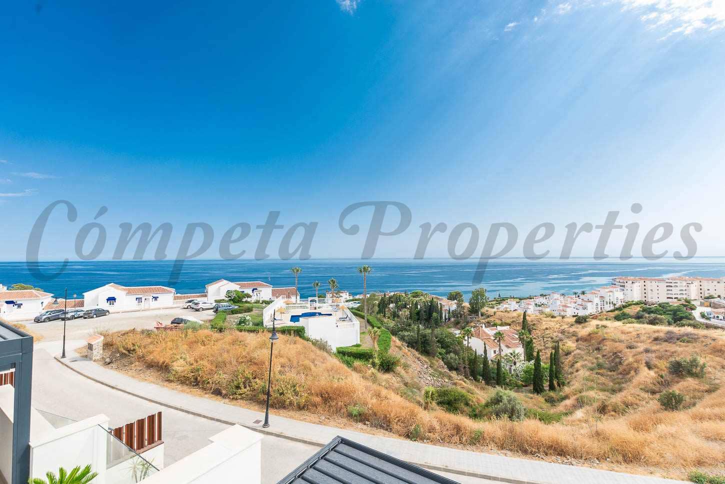 3 soveværelse Villa til salg i Torrox-Costa med swimmingpool garage - € 595.000 (Ref: 9103156)