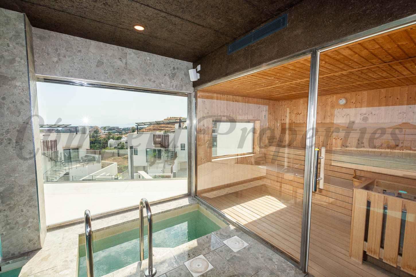 3 soveværelse Villa til salg i Torrox-Costa med swimmingpool garage - € 595.000 (Ref: 9103156)