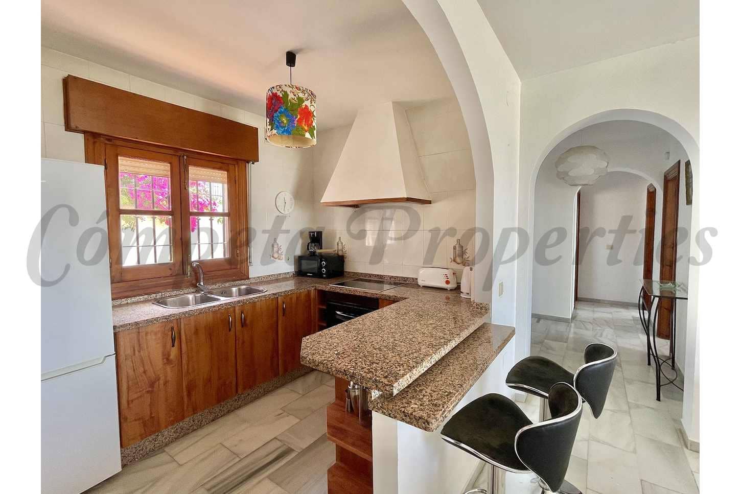 2 bedroom Villa for sale in Nerja with pool - € 650,000 (Ref: 9103869)