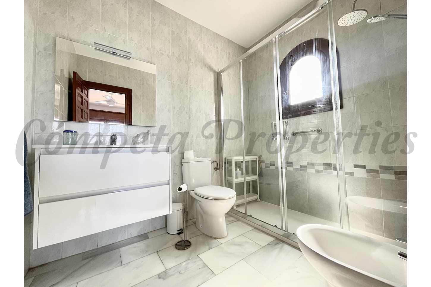 2 bedroom Villa for sale in Nerja with pool - € 650,000 (Ref: 9103869)