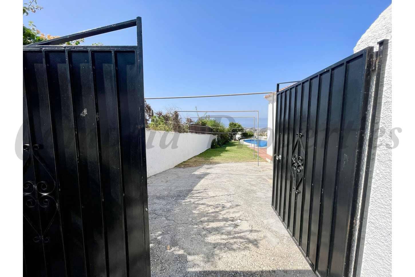 2 bedroom Villa for sale in Nerja with pool - € 650,000 (Ref: 9103869)