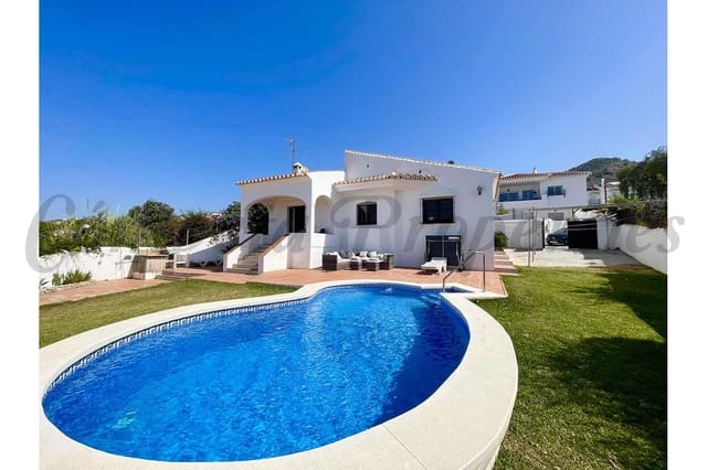 2 bedroom Villa for sale in Nerja with pool - € 650,000 (Ref: 9103869)