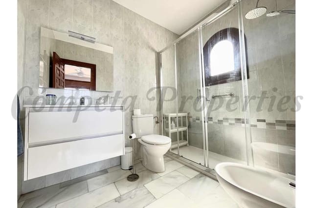 2 bedroom Villa for sale in Nerja with pool - € 650,000 (Ref: 9103869)