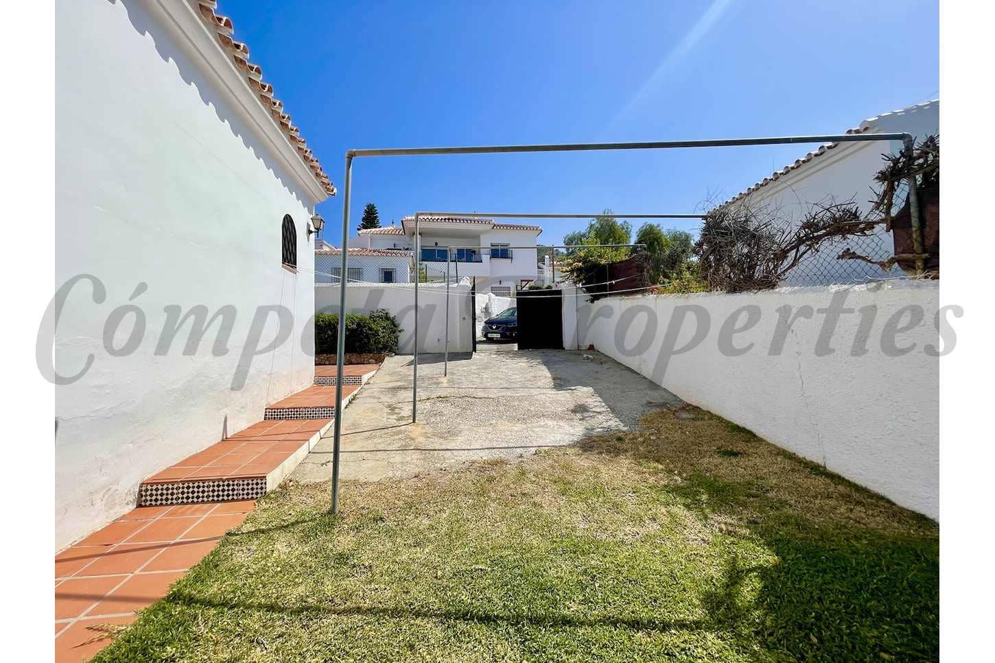2 bedroom Villa for sale in Nerja with pool - € 650,000 (Ref: 9103869)