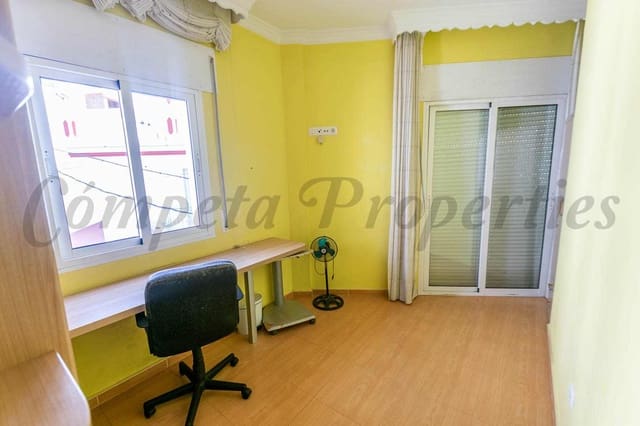 3 sovrum Lägenhet till salu i Sayalonga - 262 500 € (Ref: 9109152)