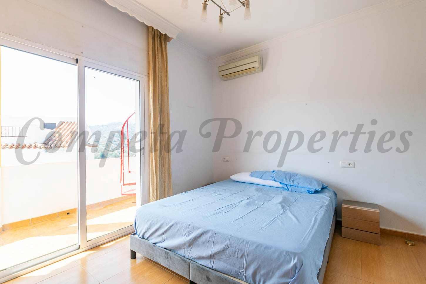 3 soveværelse Lejlighed til salg i Sayalonga - € 262.500 (Ref: 9109152)